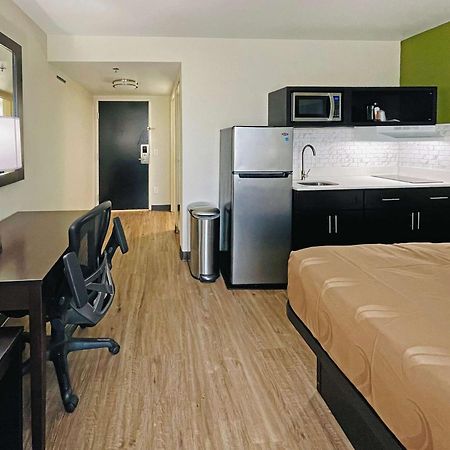 Quality Inn & Suites Lake Charles South Bagian luar foto
