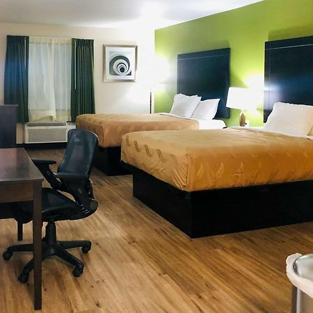 Quality Inn & Suites Lake Charles South Bagian luar foto