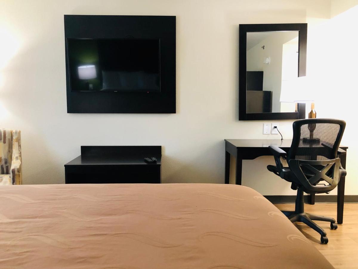 Quality Inn & Suites Lake Charles South Bagian luar foto