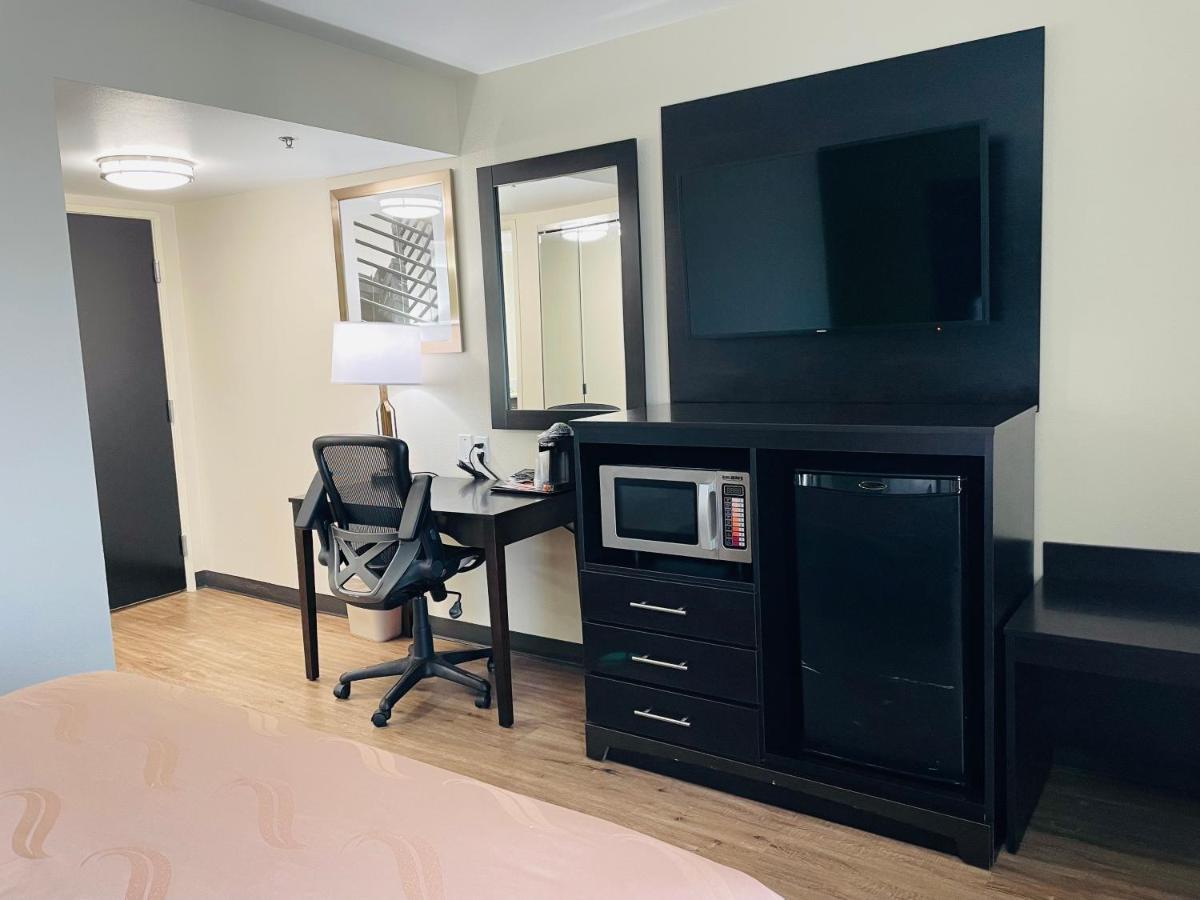 Quality Inn & Suites Lake Charles South Bagian luar foto