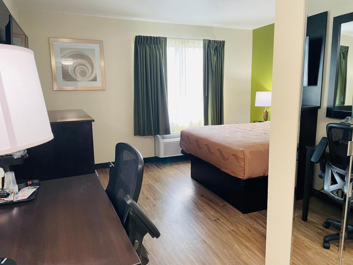 Quality Inn & Suites Lake Charles South Bagian luar foto