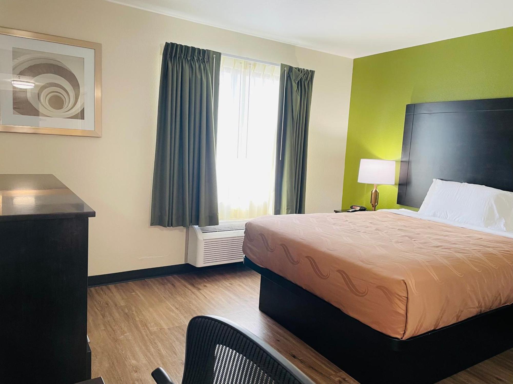 Quality Inn & Suites Lake Charles South Bagian luar foto