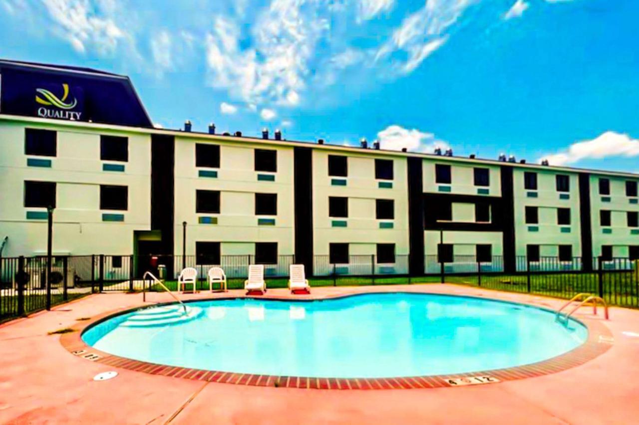 Quality Inn & Suites Lake Charles South Bagian luar foto