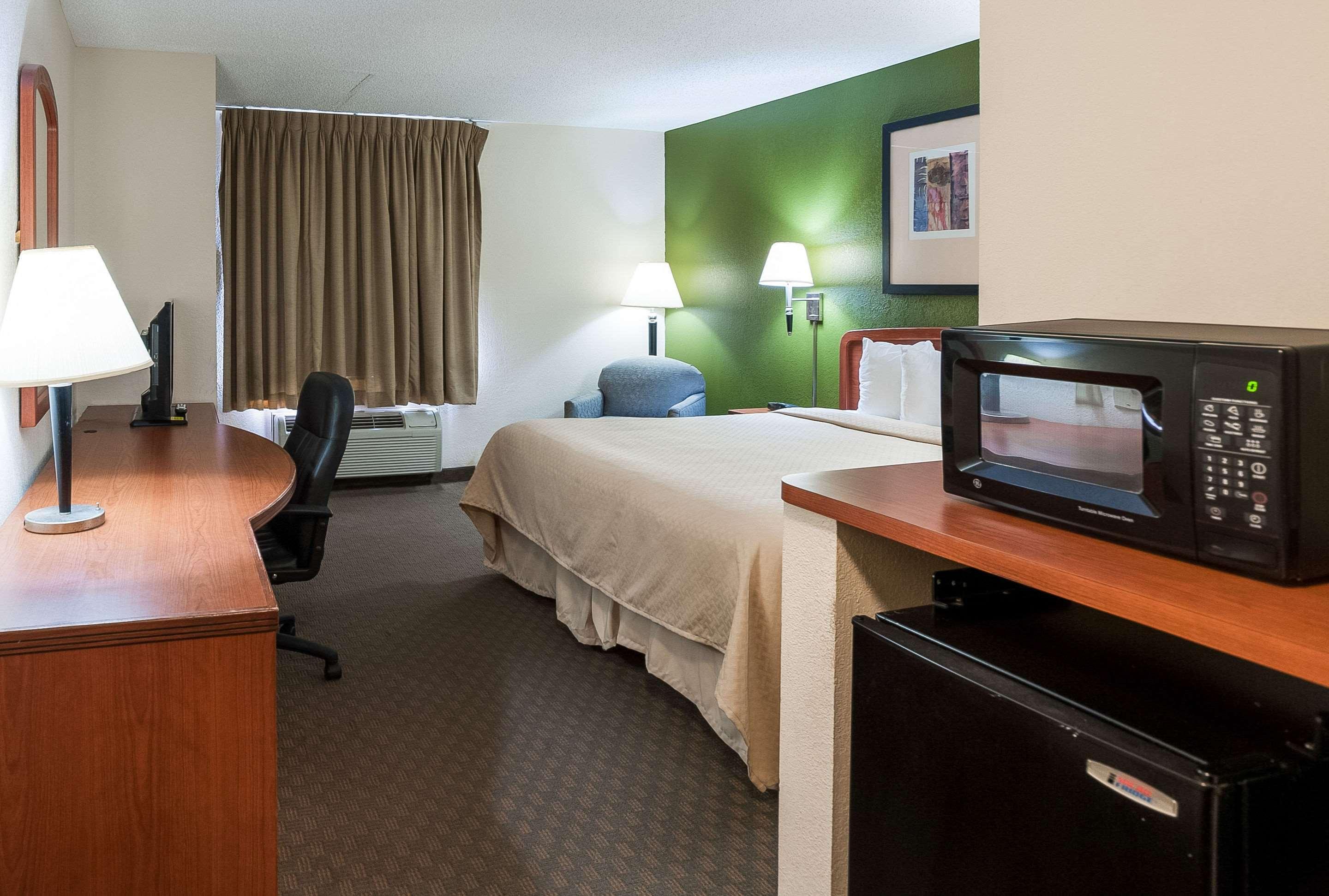 Quality Inn & Suites Lake Charles South Bagian luar foto