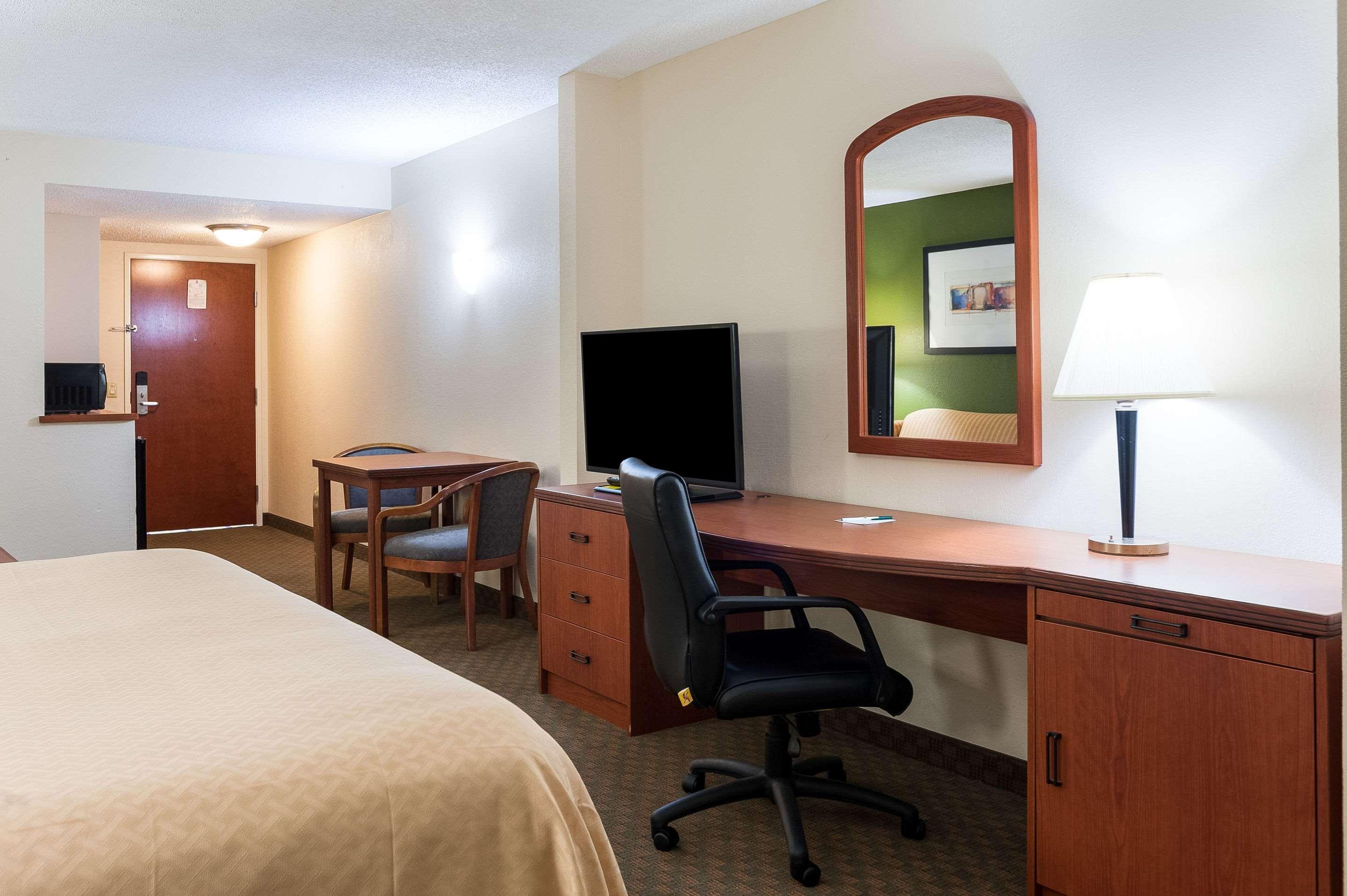 Quality Inn & Suites Lake Charles South Bagian luar foto