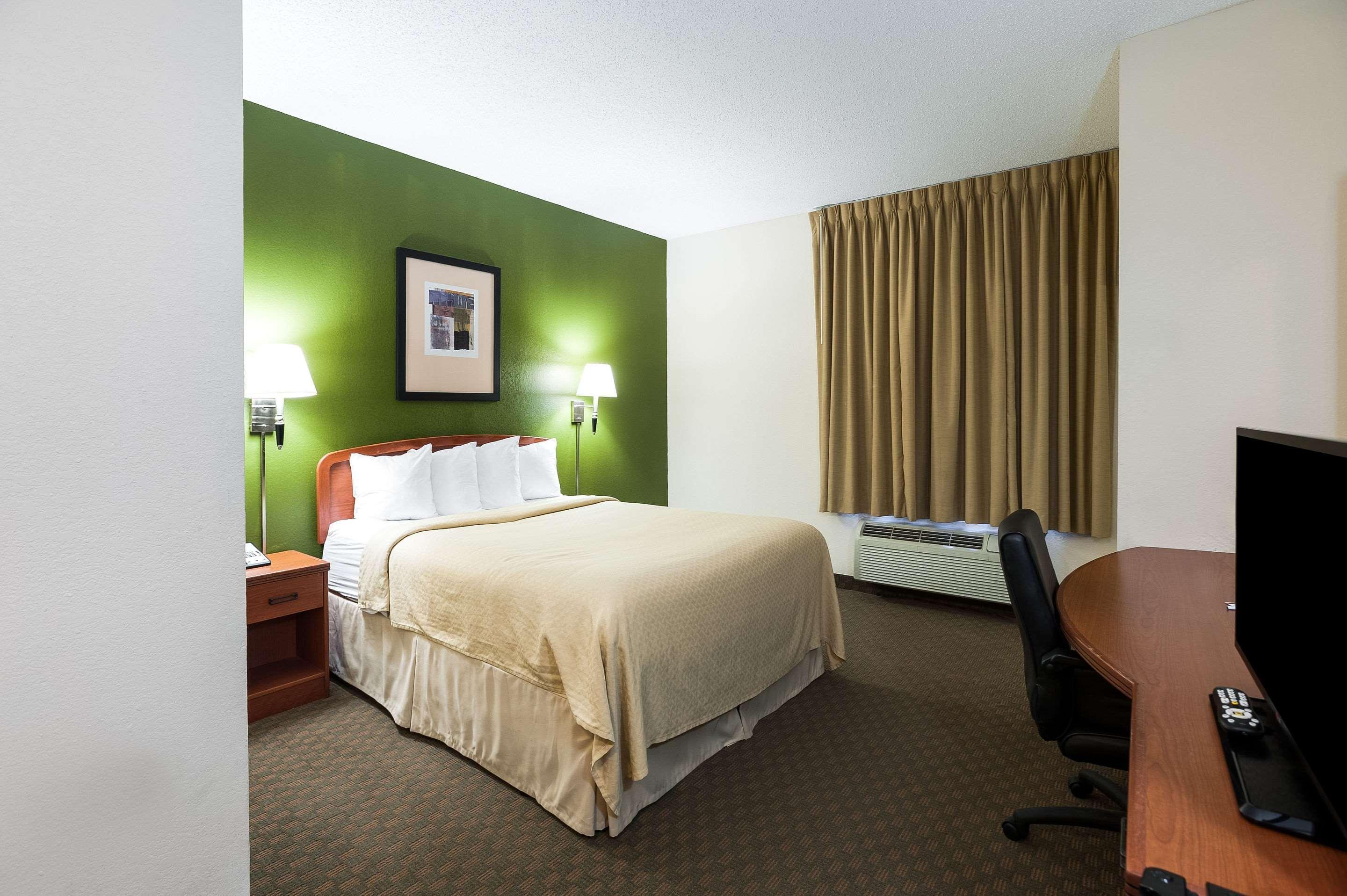 Quality Inn & Suites Lake Charles South Bagian luar foto