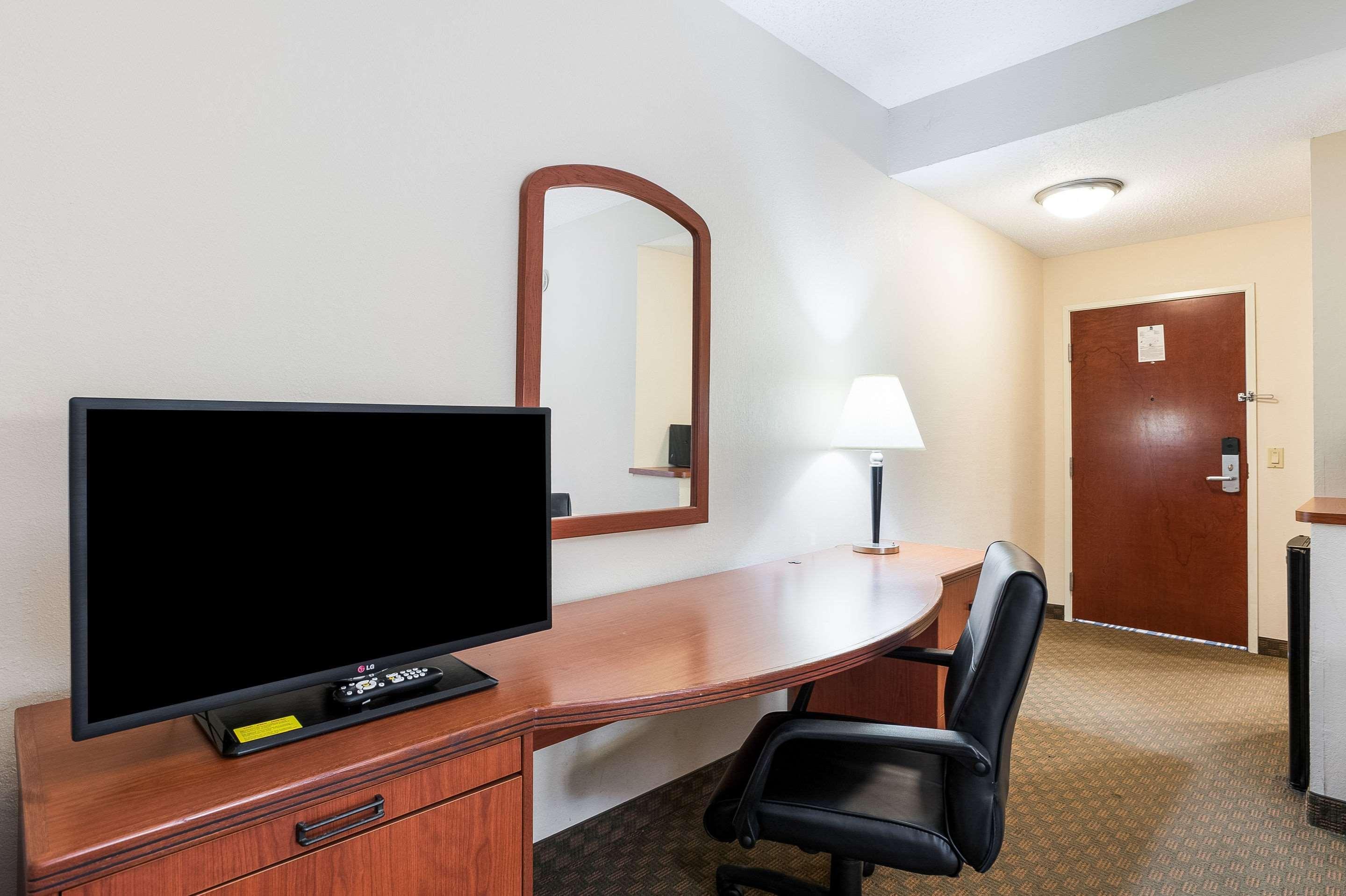 Quality Inn & Suites Lake Charles South Bagian luar foto