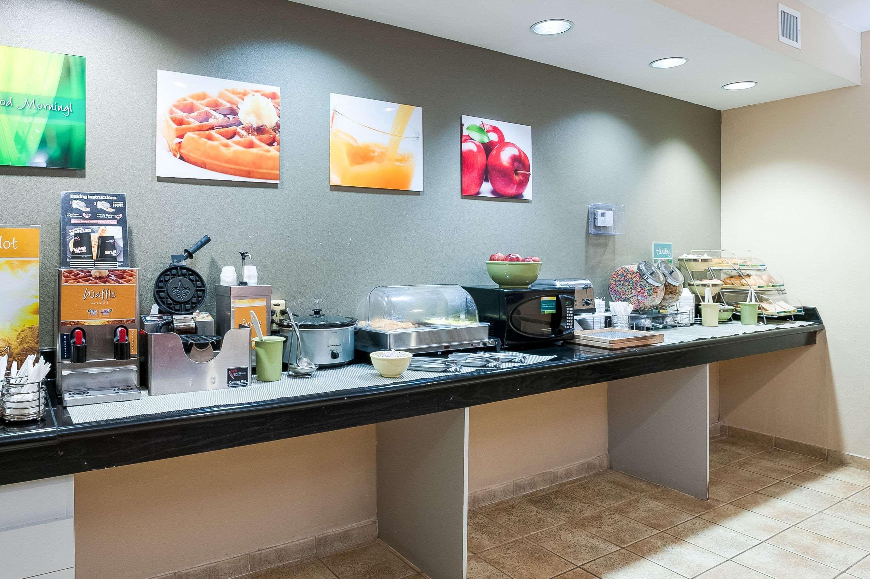 Quality Inn & Suites Lake Charles South Bagian luar foto