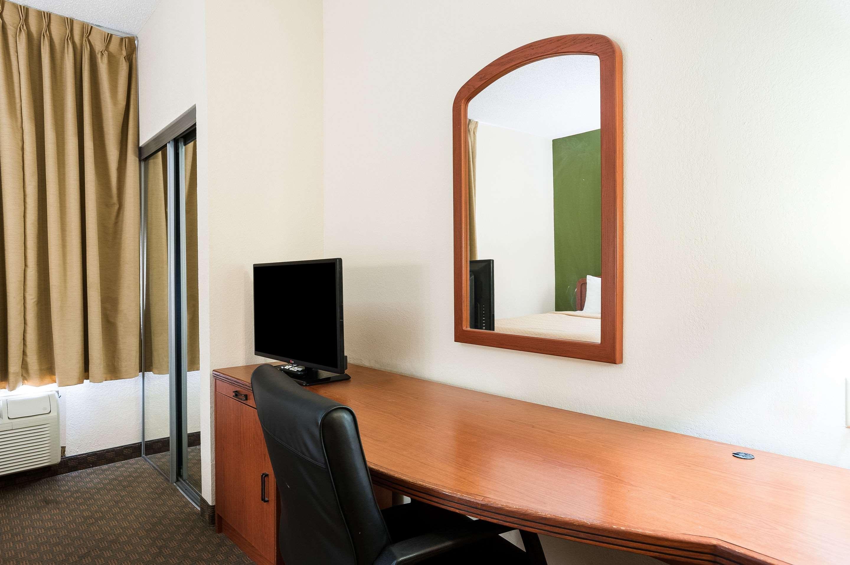 Quality Inn & Suites Lake Charles South Bagian luar foto