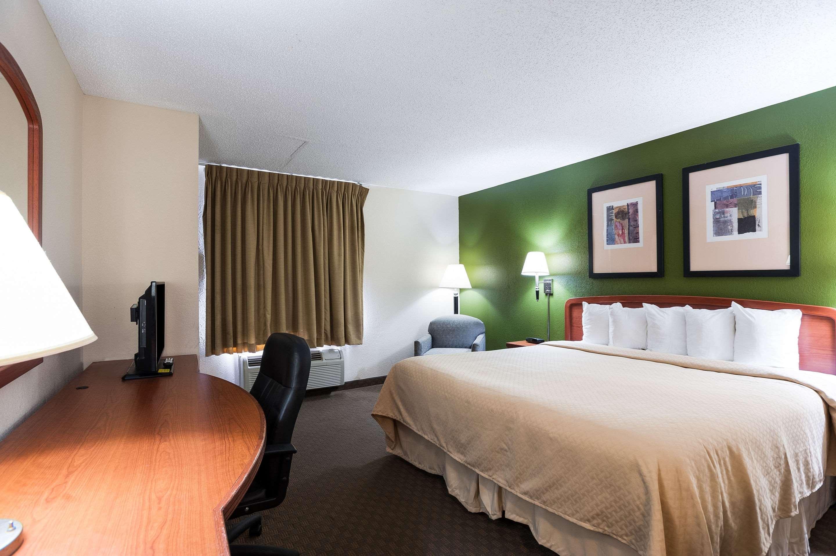 Quality Inn & Suites Lake Charles South Bagian luar foto