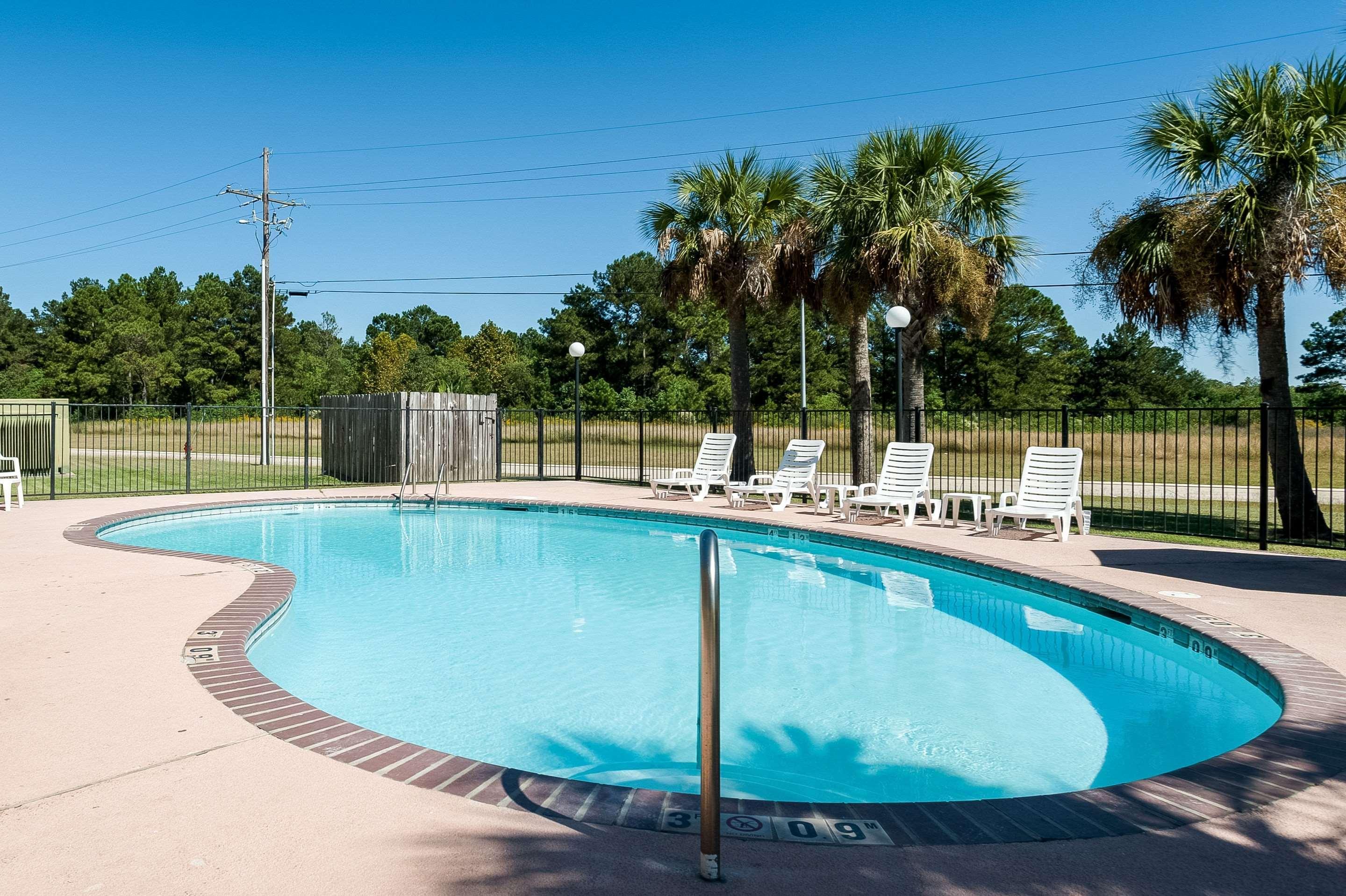 Quality Inn & Suites Lake Charles South Bagian luar foto