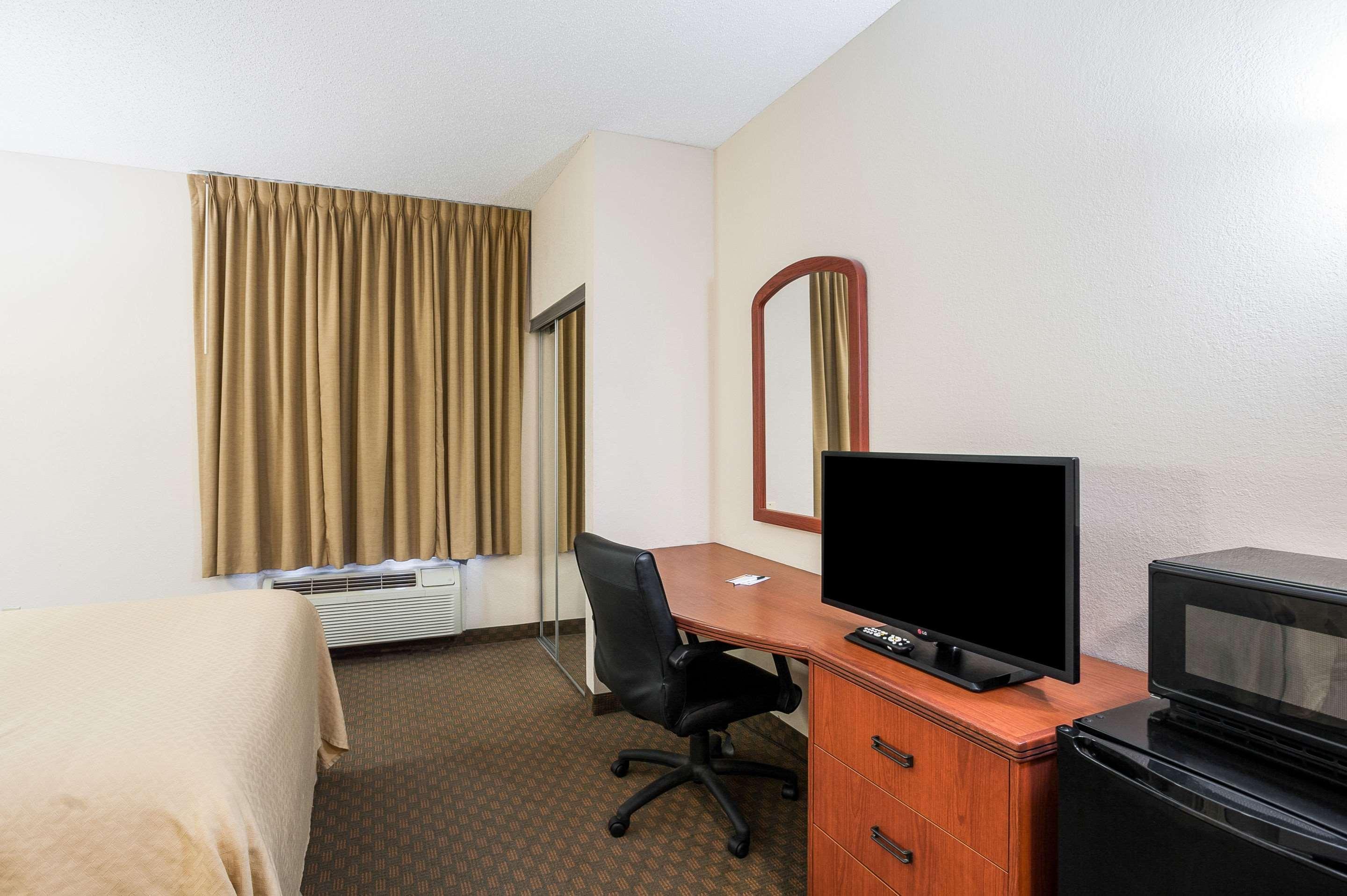 Quality Inn & Suites Lake Charles South Bagian luar foto