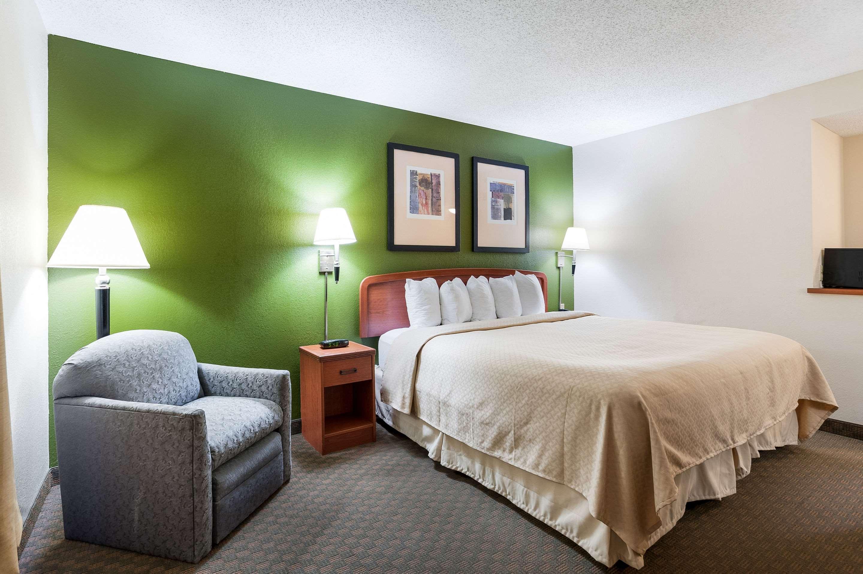 Quality Inn & Suites Lake Charles South Bagian luar foto