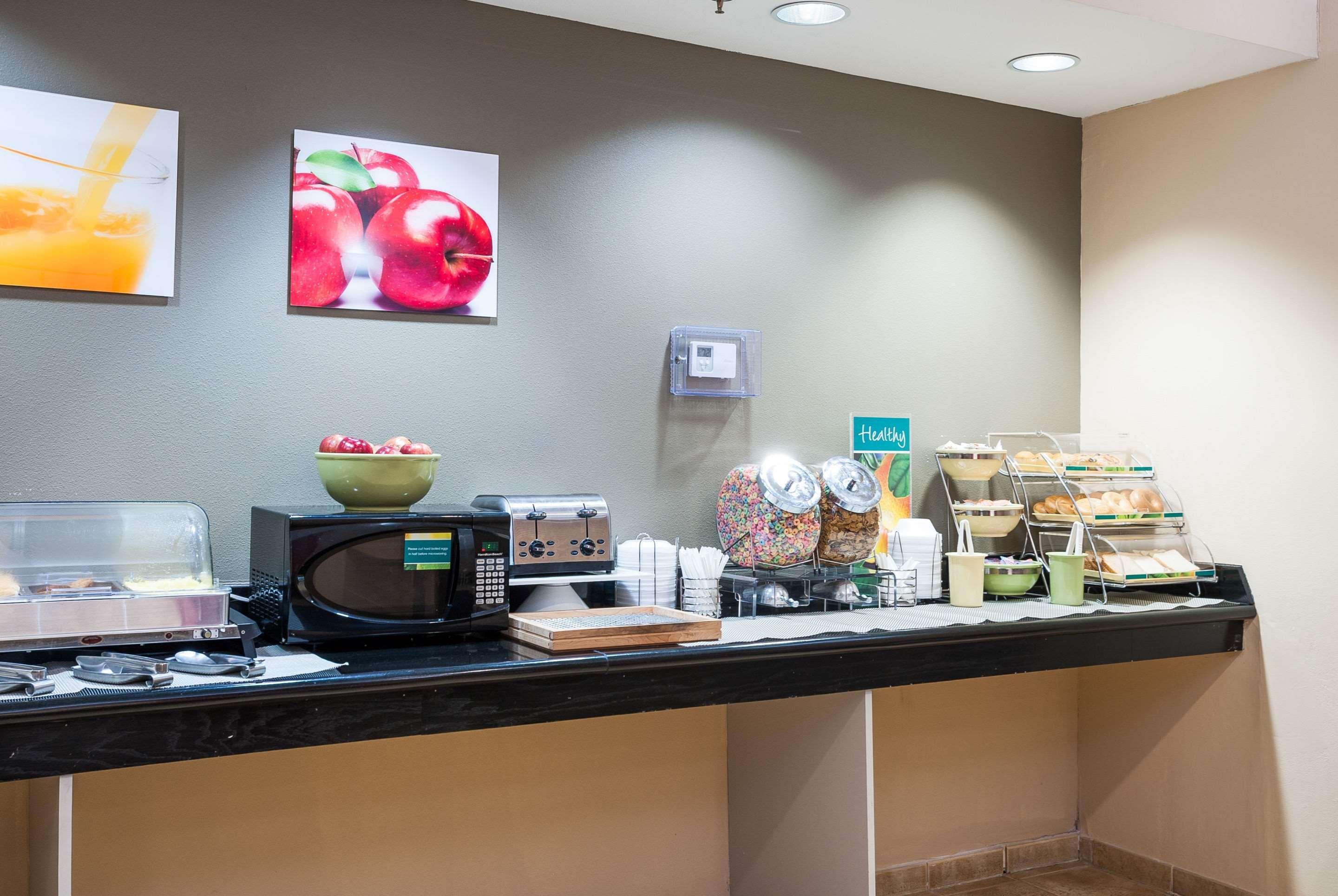 Quality Inn & Suites Lake Charles South Bagian luar foto
