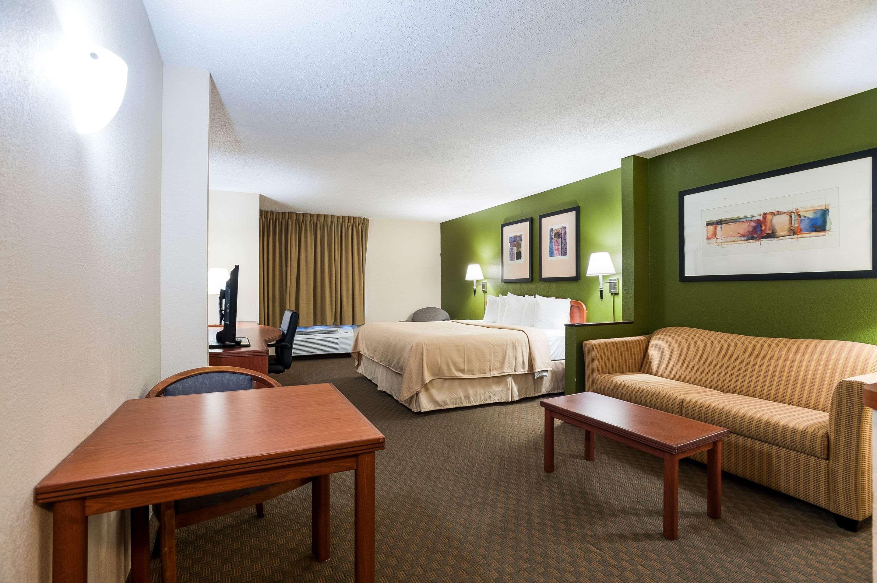 Quality Inn & Suites Lake Charles South Bagian luar foto
