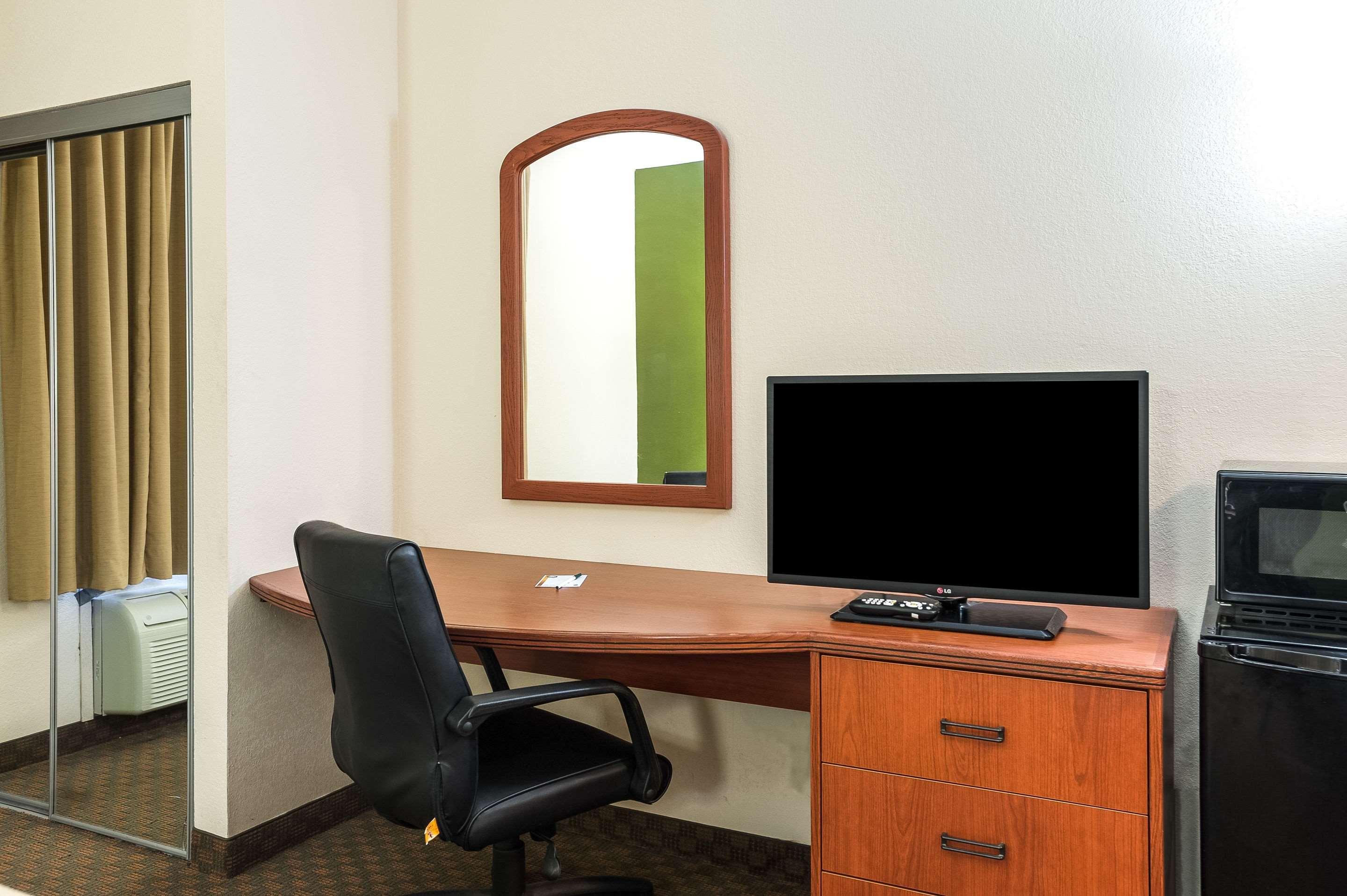Quality Inn & Suites Lake Charles South Bagian luar foto