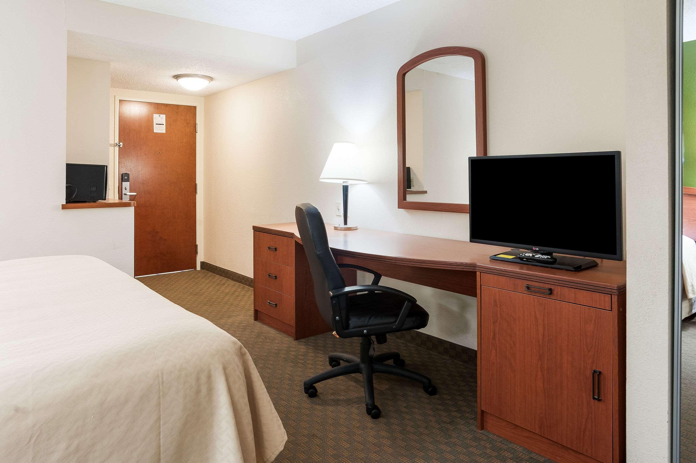 Quality Inn & Suites Lake Charles South Bagian luar foto