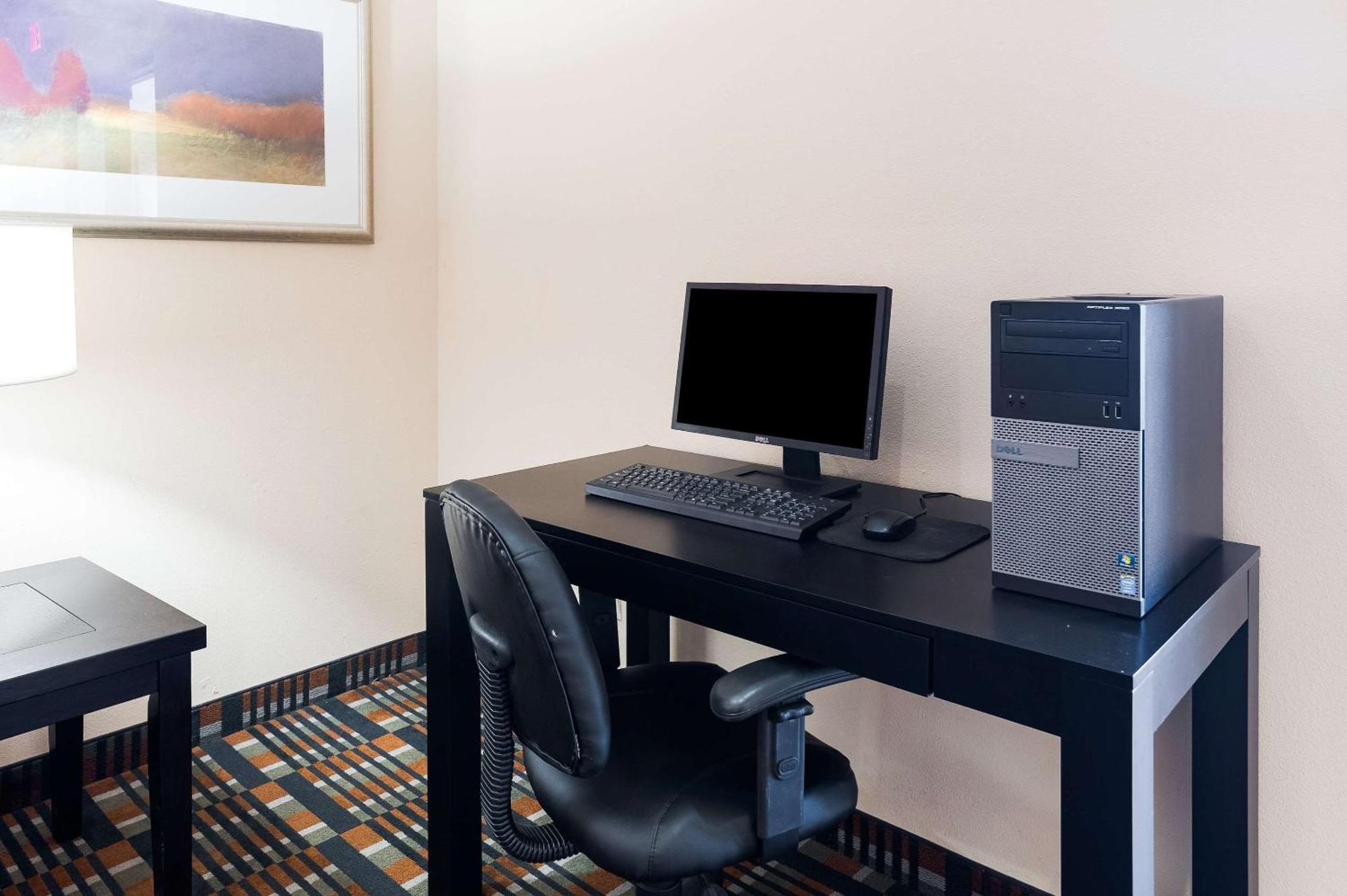 Quality Inn & Suites Lake Charles South Bagian luar foto