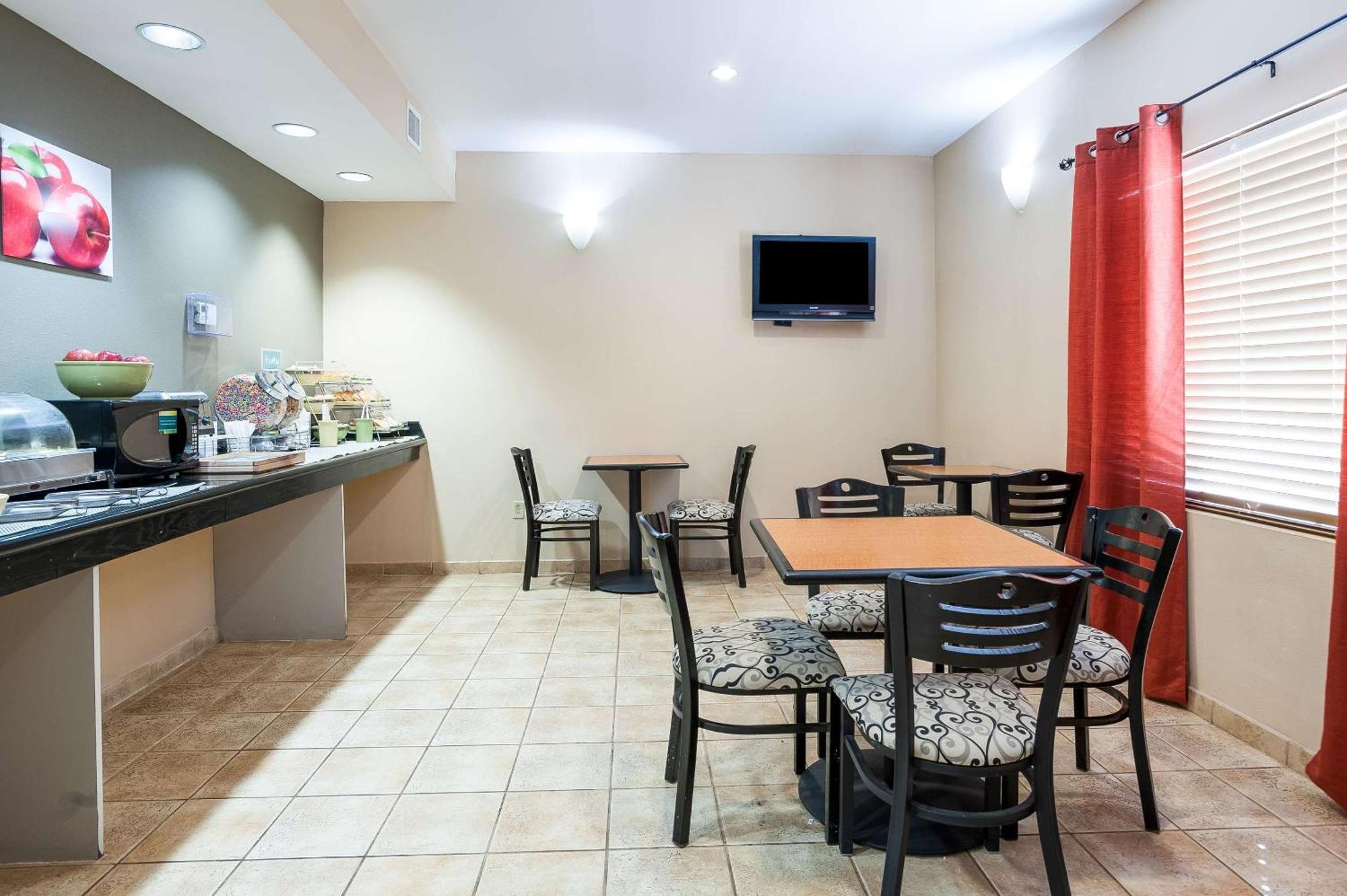 Quality Inn & Suites Lake Charles South Bagian luar foto