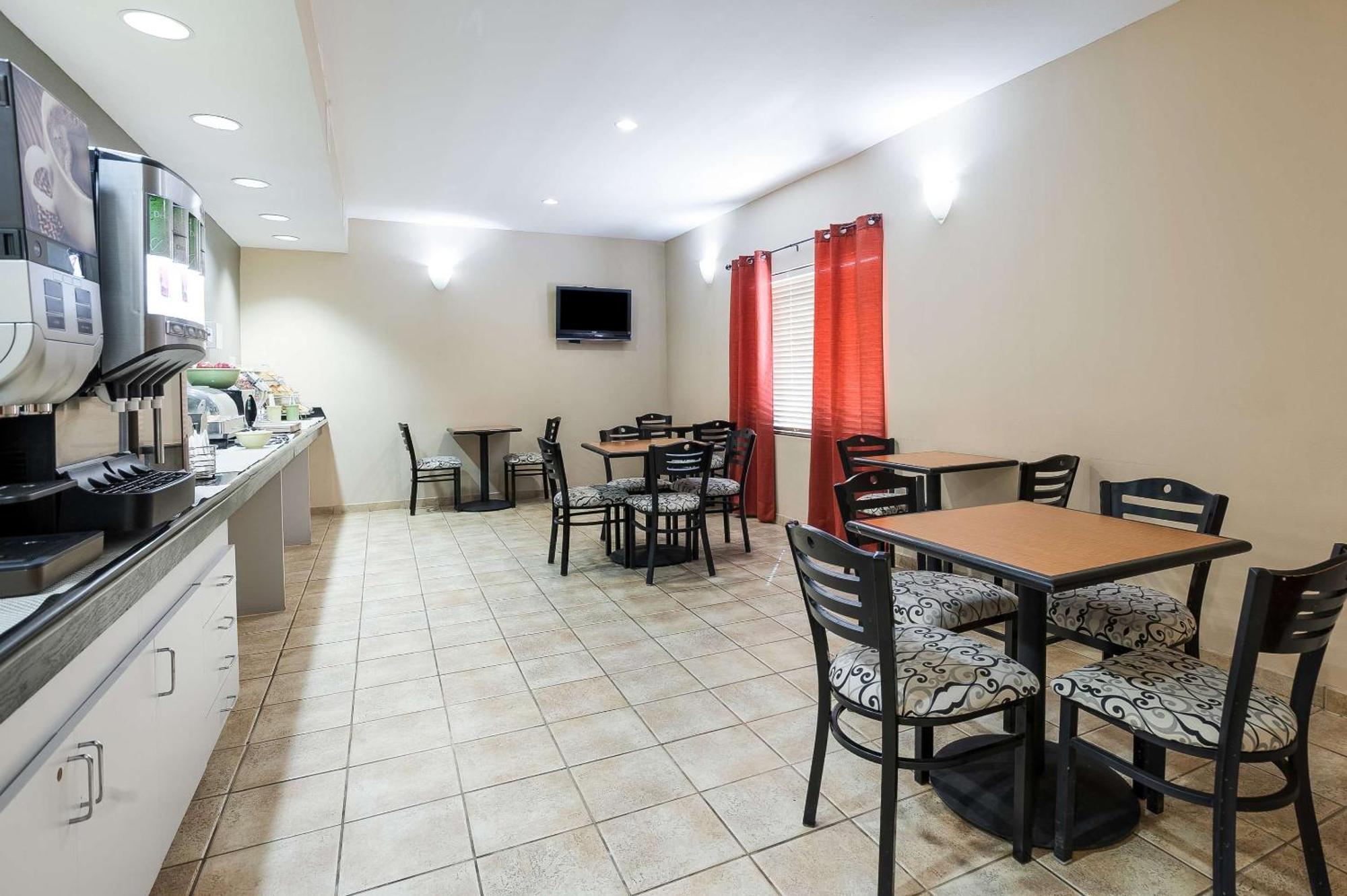 Quality Inn & Suites Lake Charles South Bagian luar foto