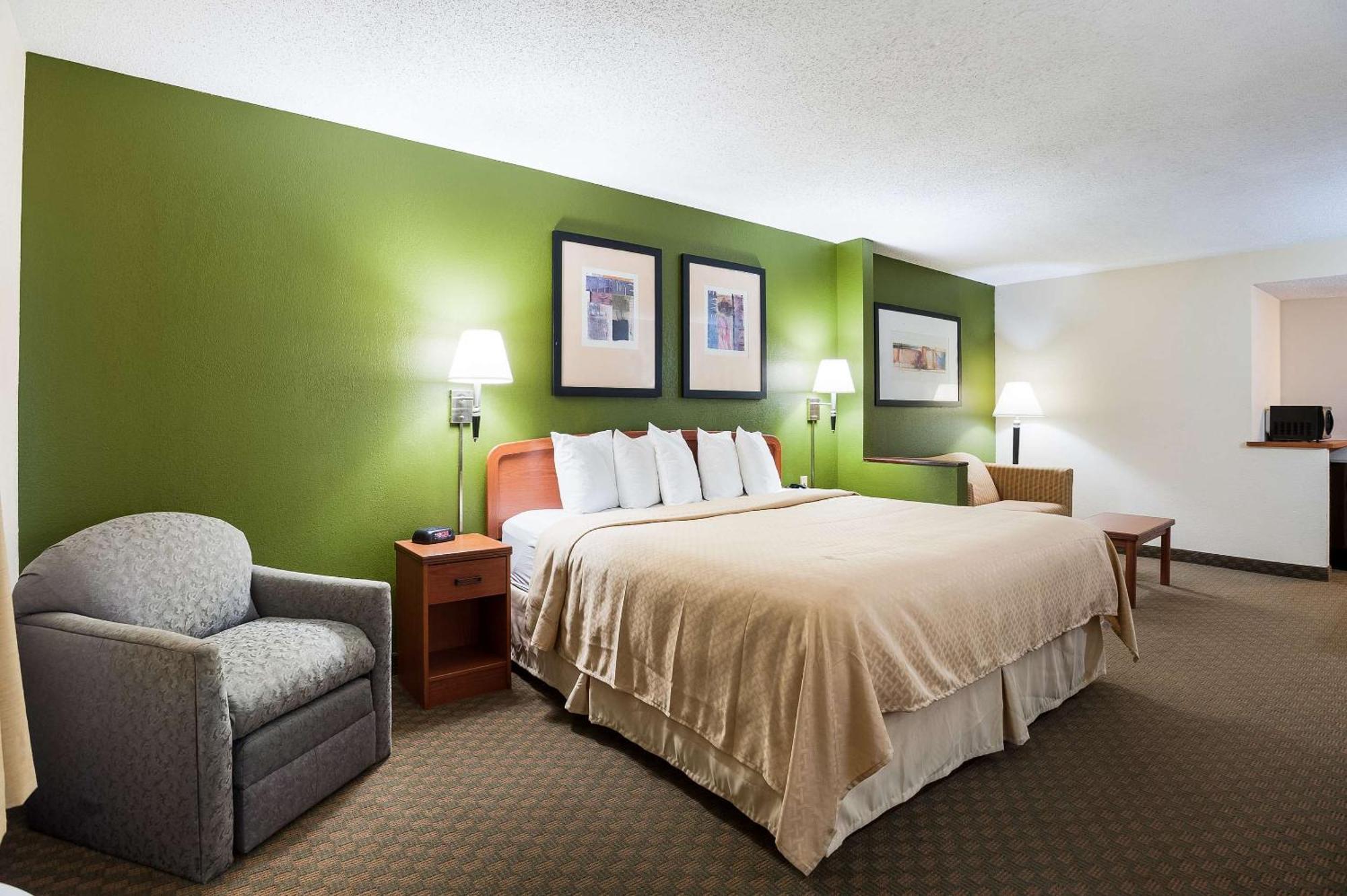Quality Inn & Suites Lake Charles South Bagian luar foto
