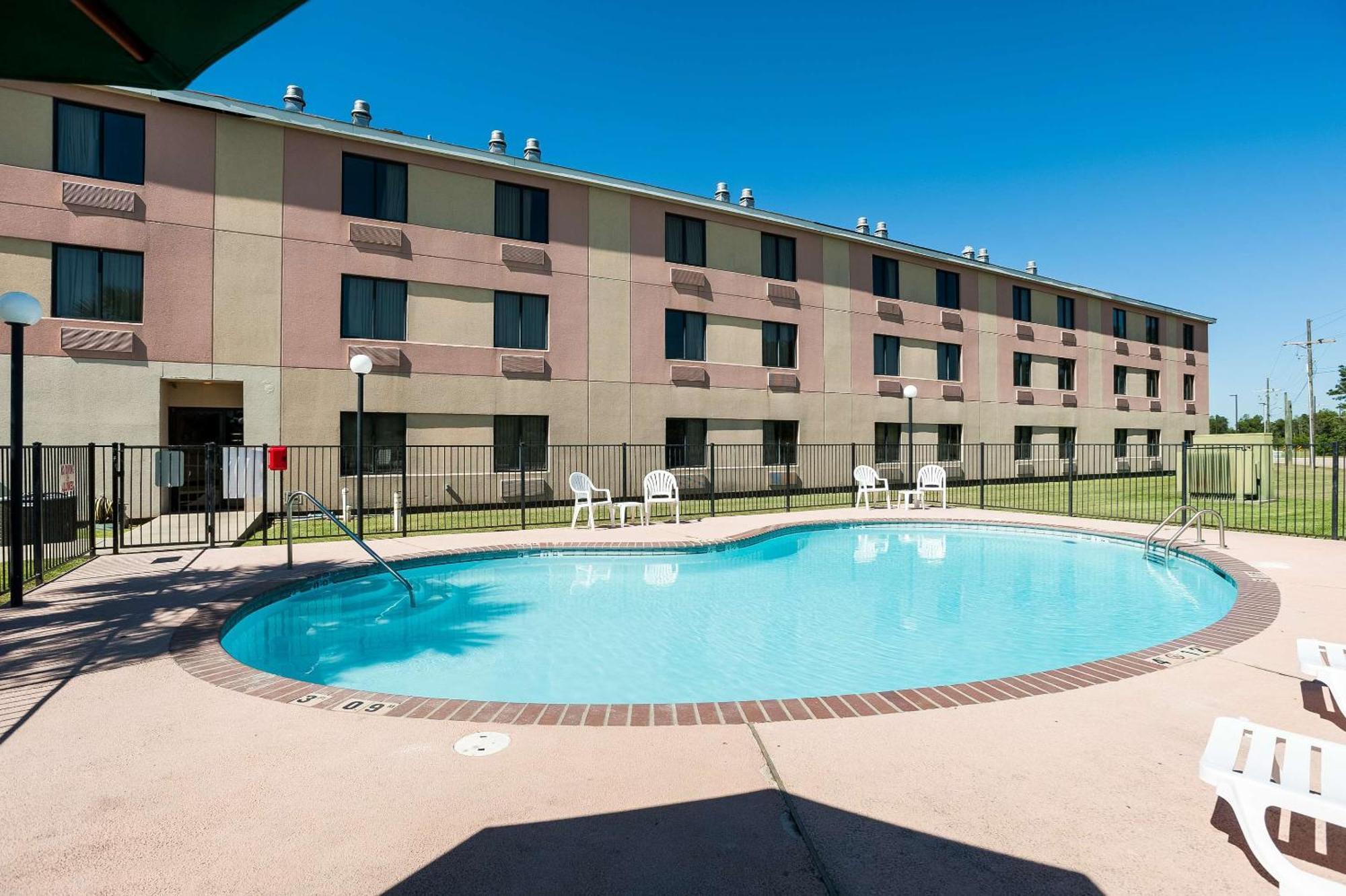 Quality Inn & Suites Lake Charles South Bagian luar foto