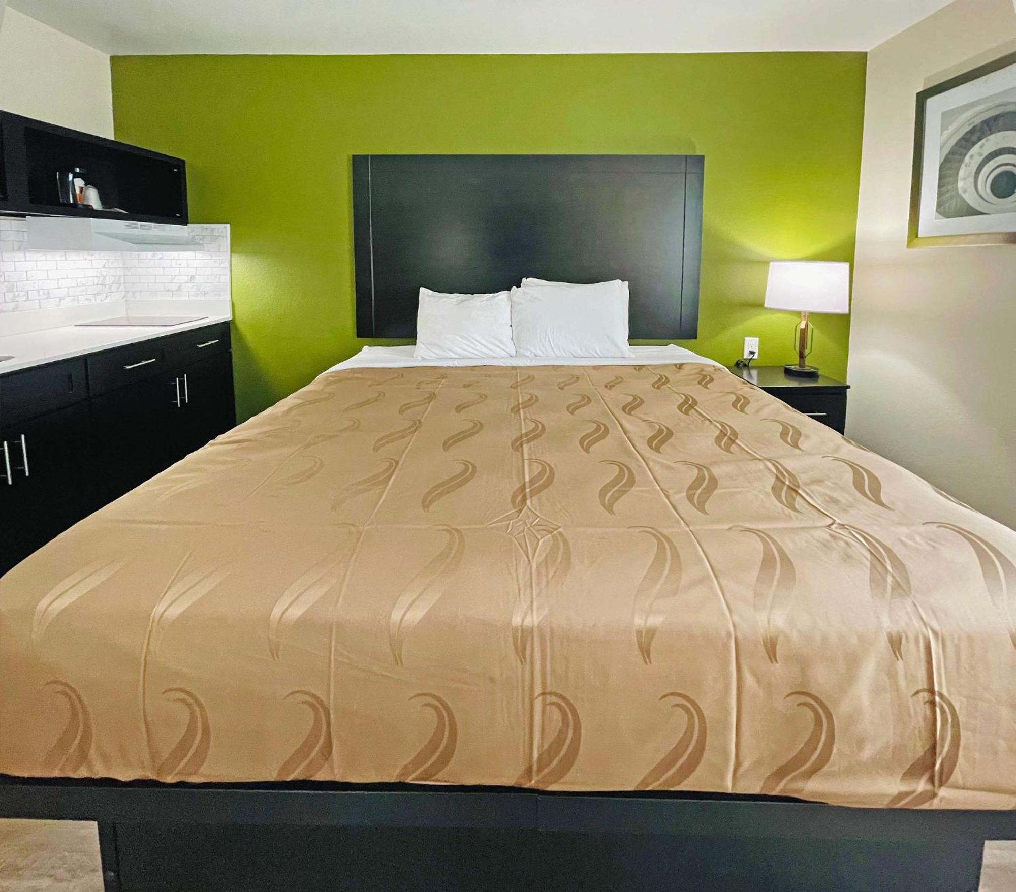 Quality Inn & Suites Lake Charles South Bagian luar foto