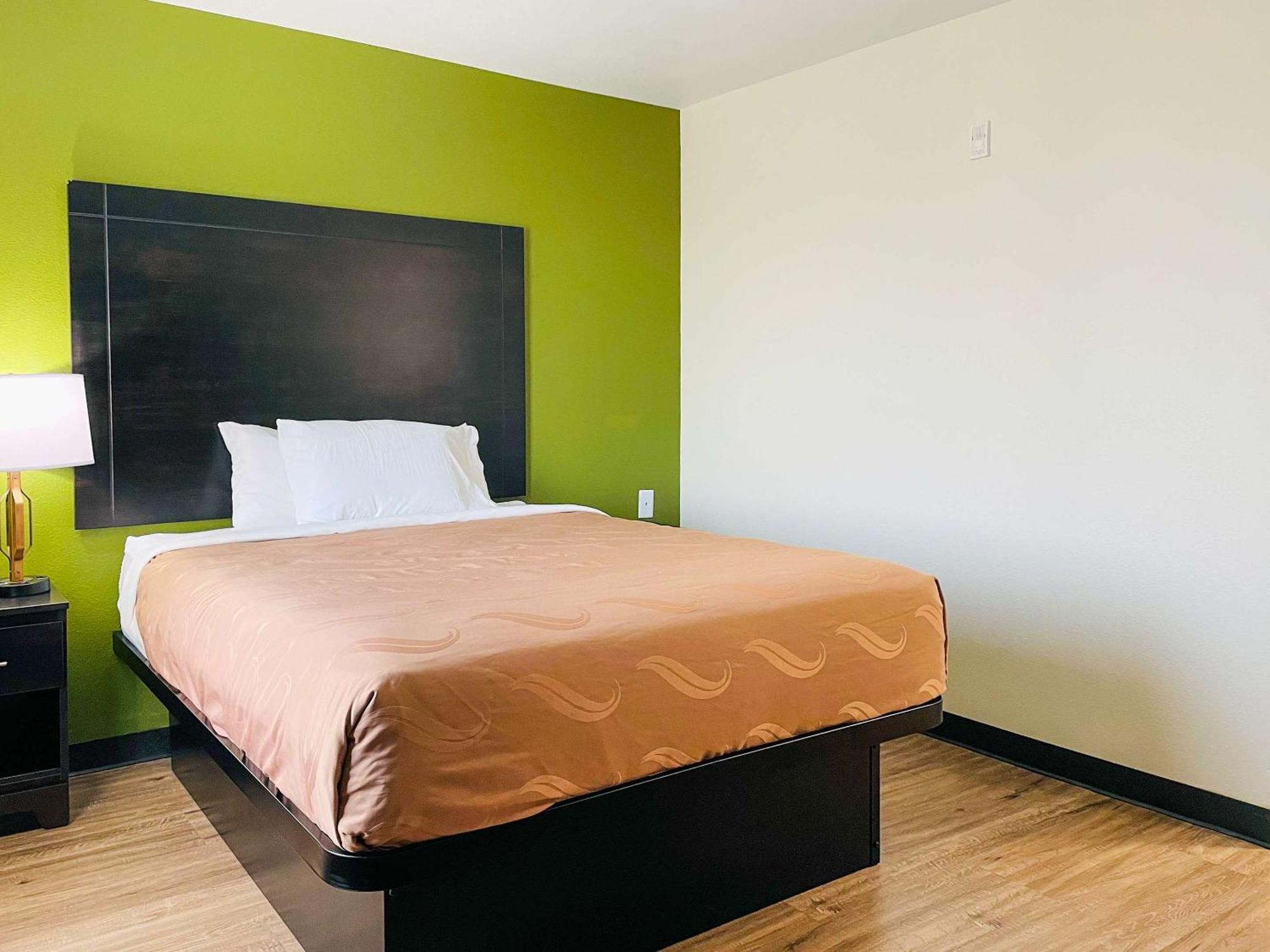 Quality Inn & Suites Lake Charles South Bagian luar foto
