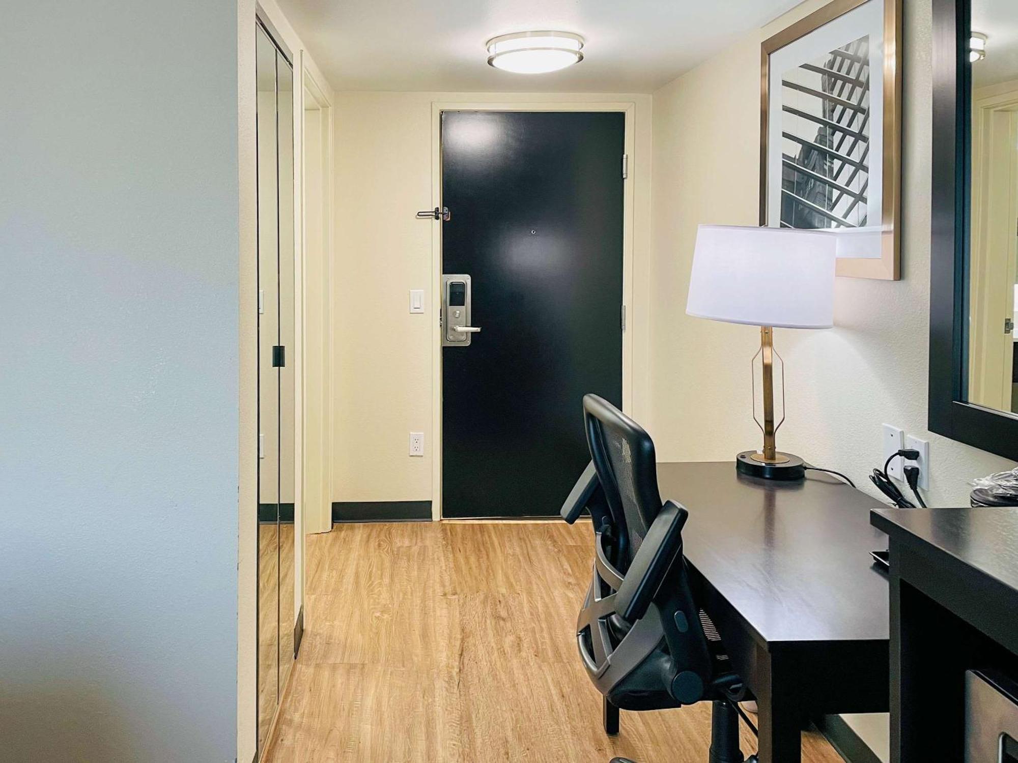 Quality Inn & Suites Lake Charles South Bagian luar foto