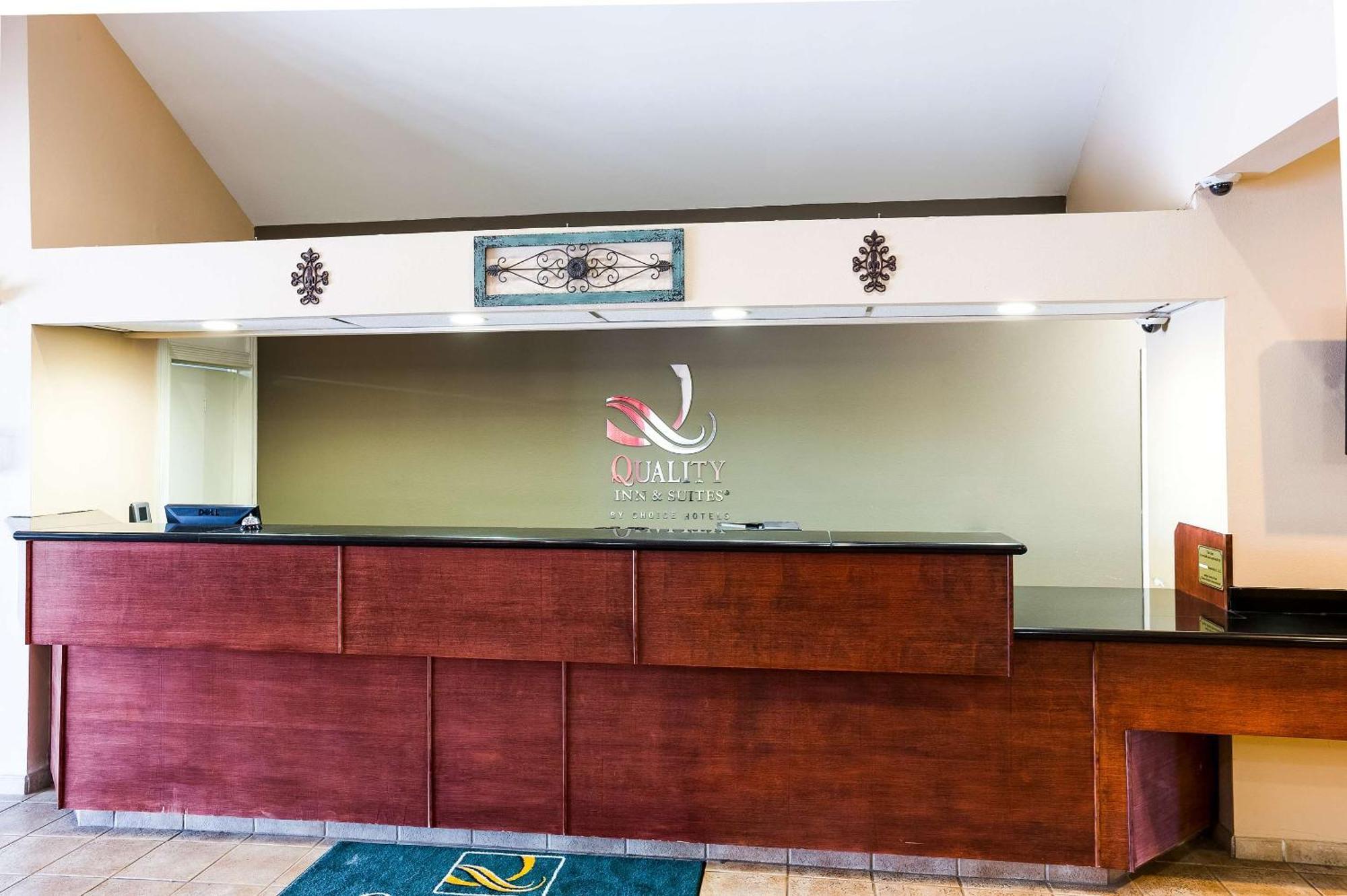 Quality Inn & Suites Lake Charles South Bagian luar foto